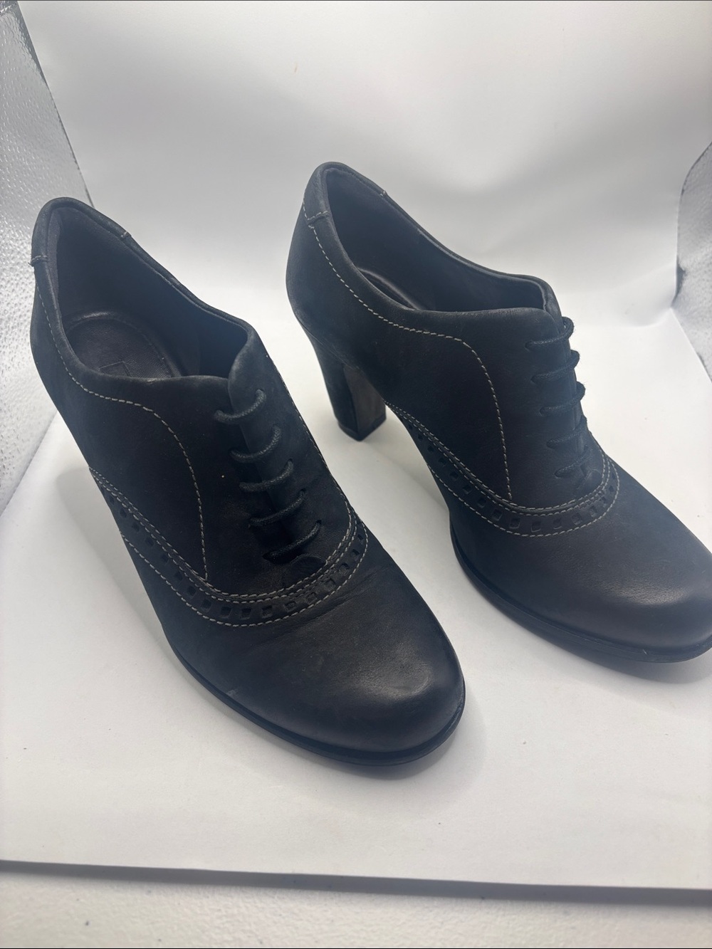 ECCO Kiev tie-up heeled oxfords suede leather w/contrast stitching SZ 39 8/8.5